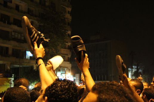 Schuhe für den Präsidenten - erhobene Schuhe, Tahrir, Ägypten
